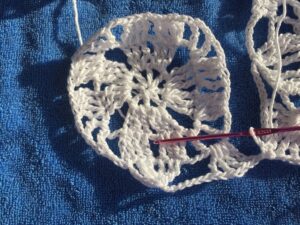 ch-7, skip ch-3 space, 4 tc with ch-1 between and then you are at the first corner.