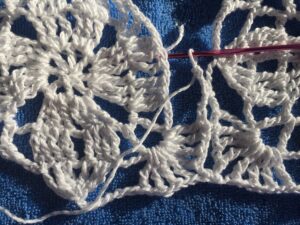 Attaching on the 4th chain of the ch-7 part.