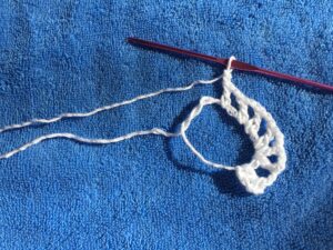 Make a magic ring. Ch-5, 7 dc in the ring with ch-2 between.