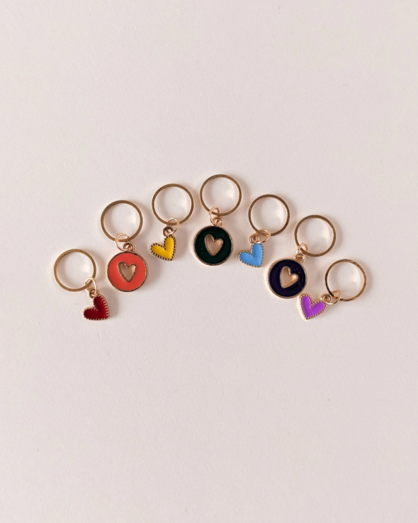 Petits Cœurs #2 – Small Heart Stitch Markers (Set of 7) - Image 2