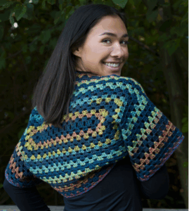 Deep Vibe Shrug in 220 Superwash Wave