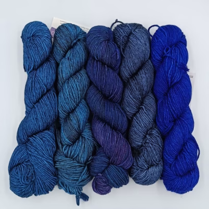 Set 4 – Paris Night, Matisse Blue, Whale’s Road, Under the Sea, Azul Profundo Ocean-deep blues and twilight tones that flow from sky to sea—cool, calming, and timeless.