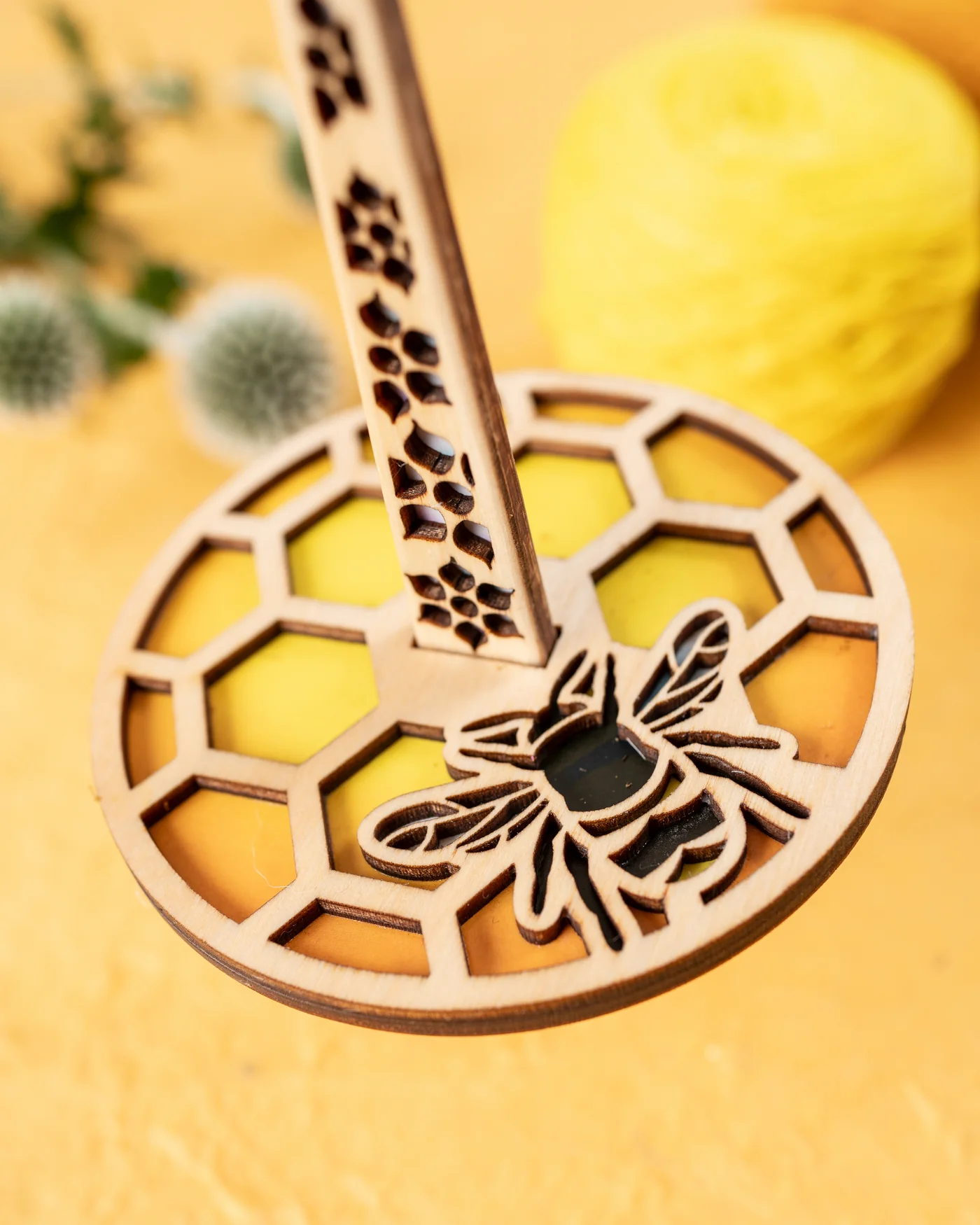 Lemonwood Honeybee Yarn Minder
