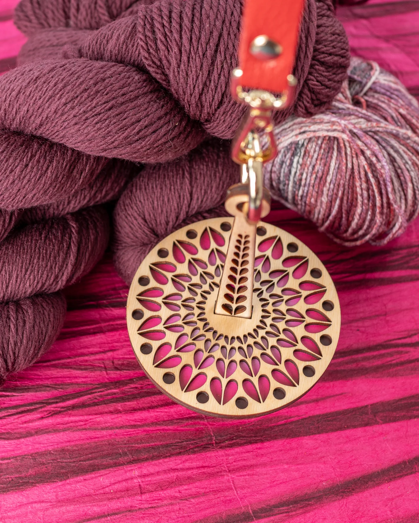 Lemonwood Yarn Minder - Heart Heart Heart