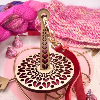 Lemonwood Yarn Minder - Heart Heart Heart
