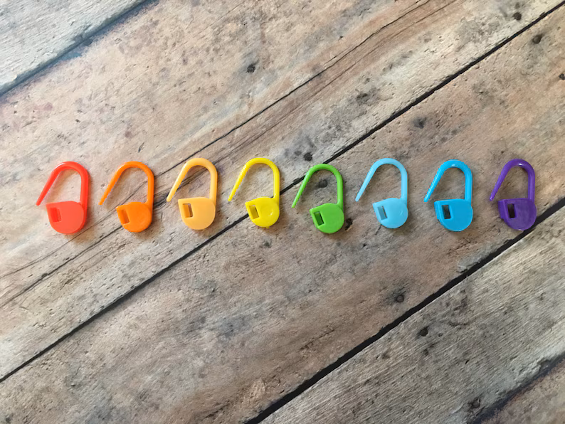 Rainbow Locking Stitch Markers - Image 3